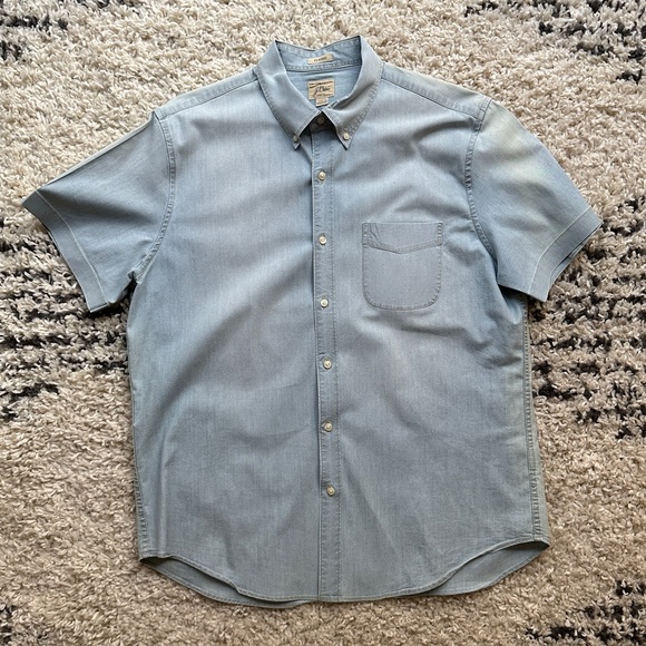 J Crew Mens Classic Chambray Stretch Short Sleeve w/pocket & gold stitch (L) - Picture 2 of 5